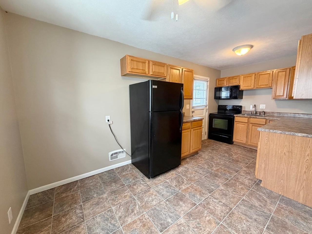 1740 S Park Ave #1-2 - Photo 6 of 9