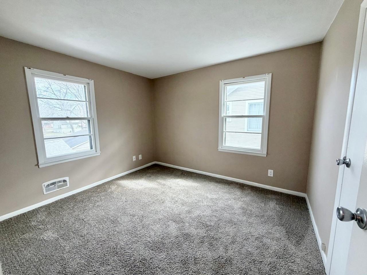 1740 S Park Ave #1-2 - Photo 7 of 9