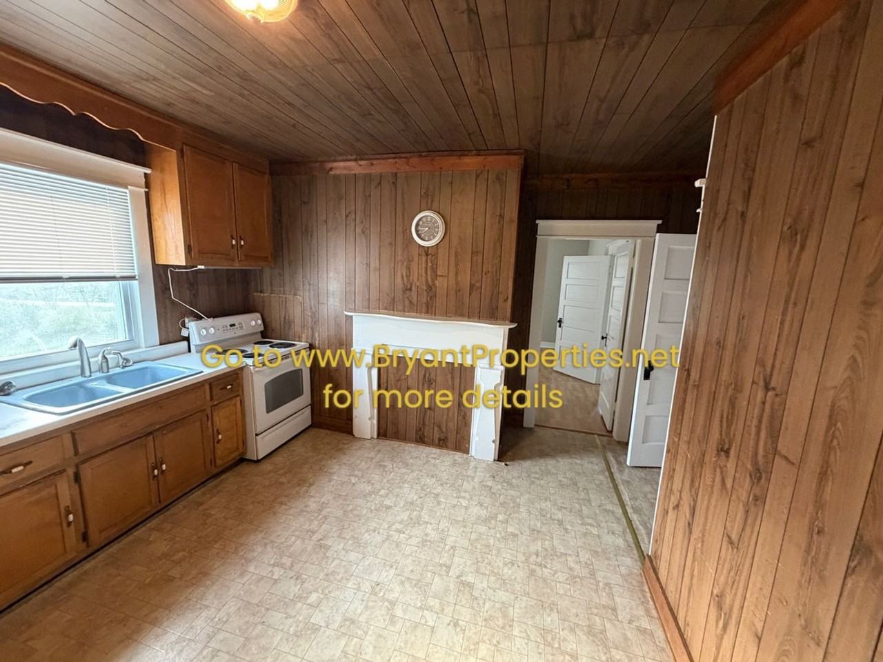 1584 Latimer Ln - Photo 5 of 22