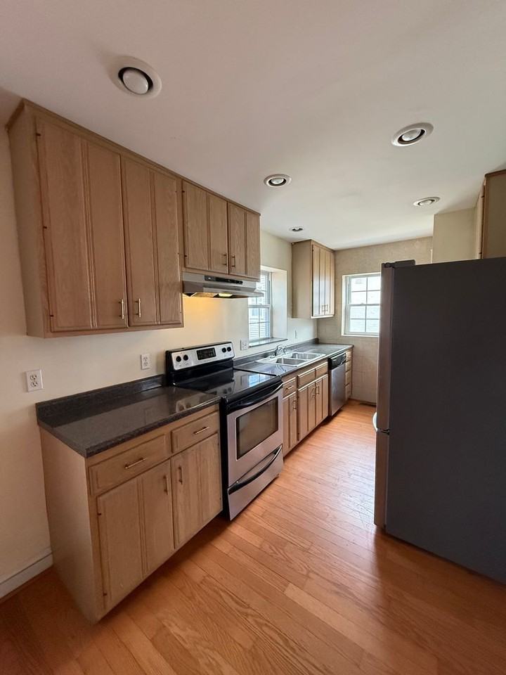 8661 Litzsinger Rd - Photo 2 of 17