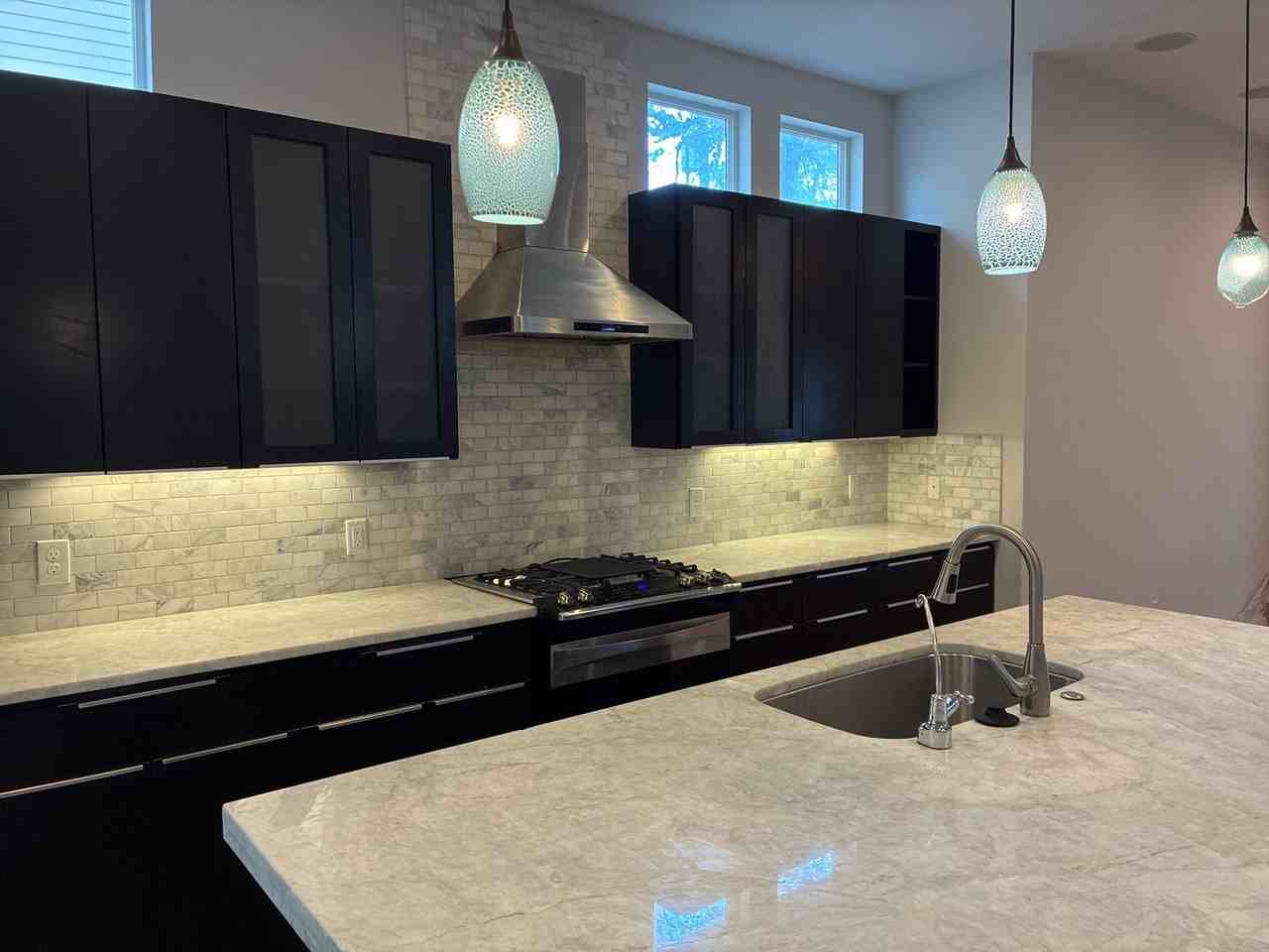 1809 Singleton Ave - Photo 5 of 18