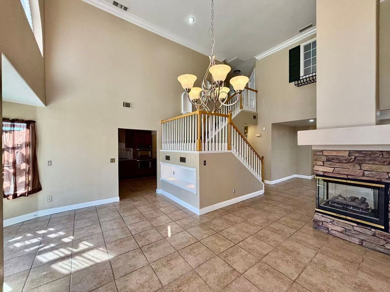 8121 Hercules Dr - Photo 3 of 18