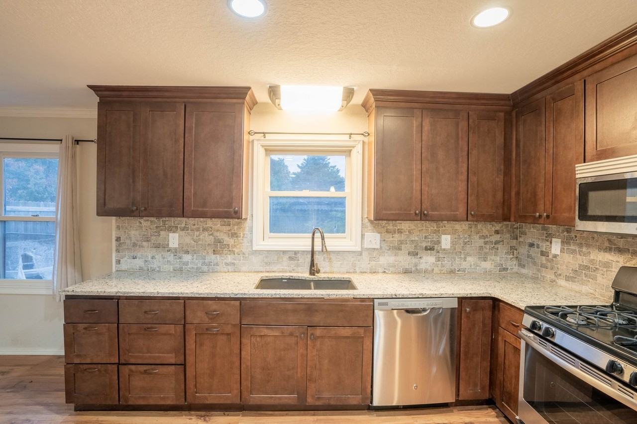 7304 E 61st Pl - Photo 6 of 26