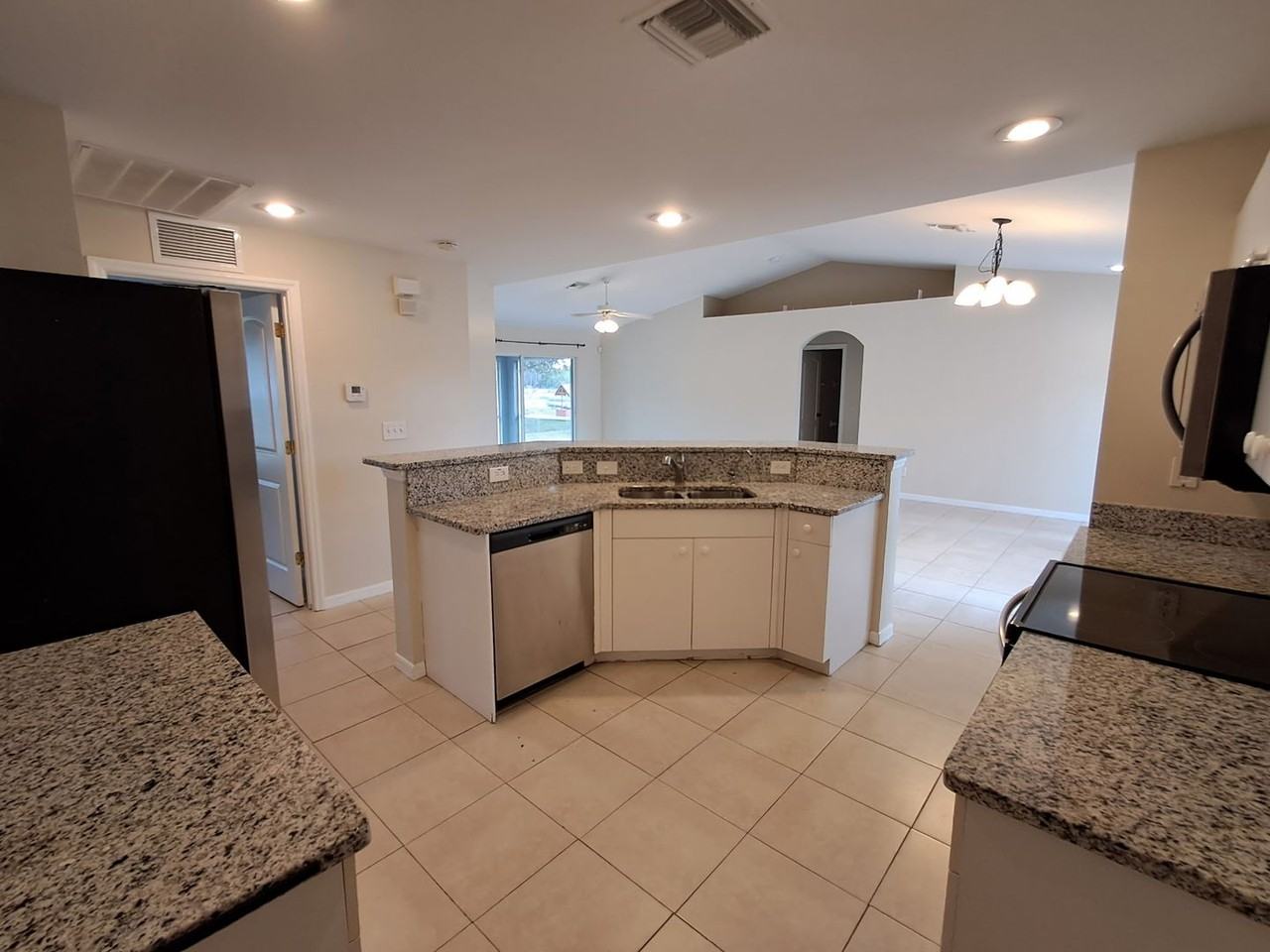 6142 Hester Ave - Photo 3 of 18