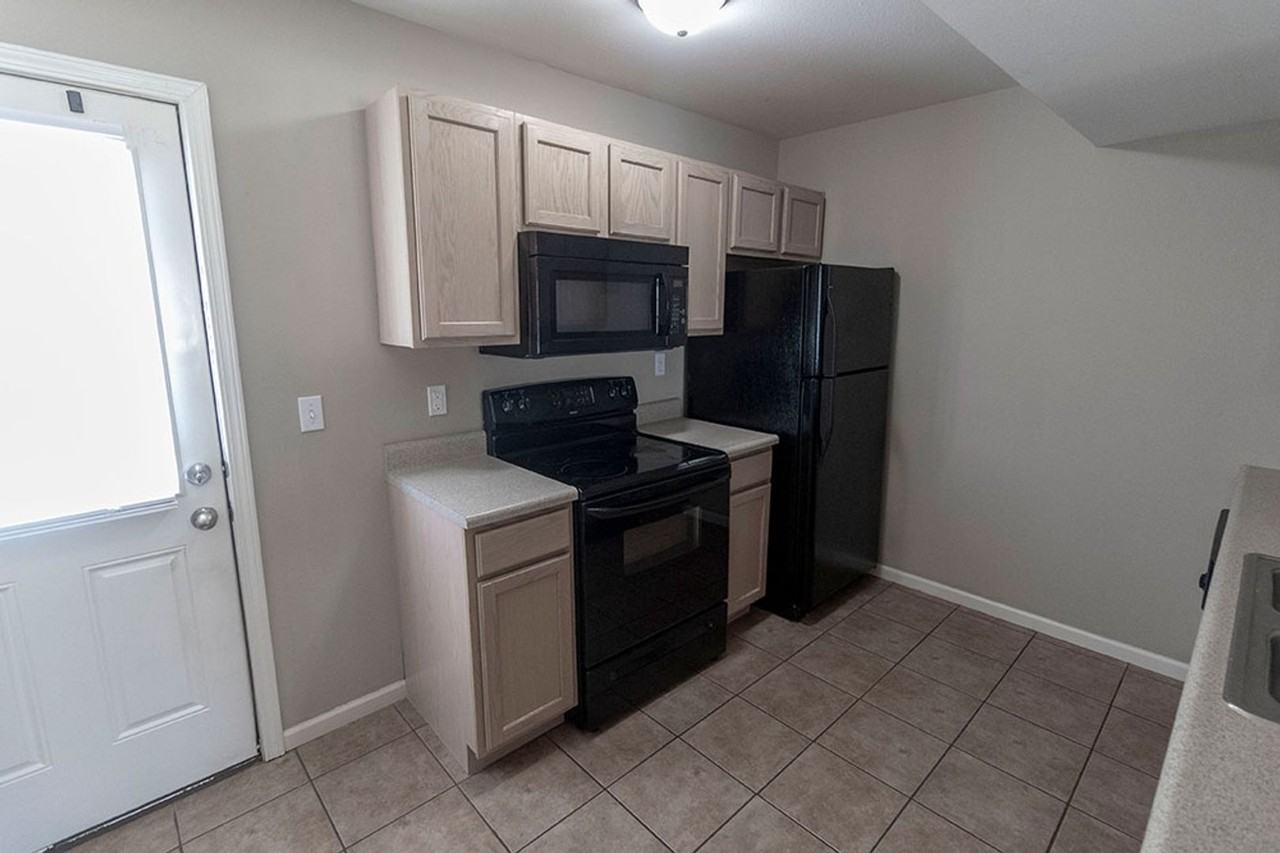 4016 Snowy Owl Dr - Photo 7 of 32