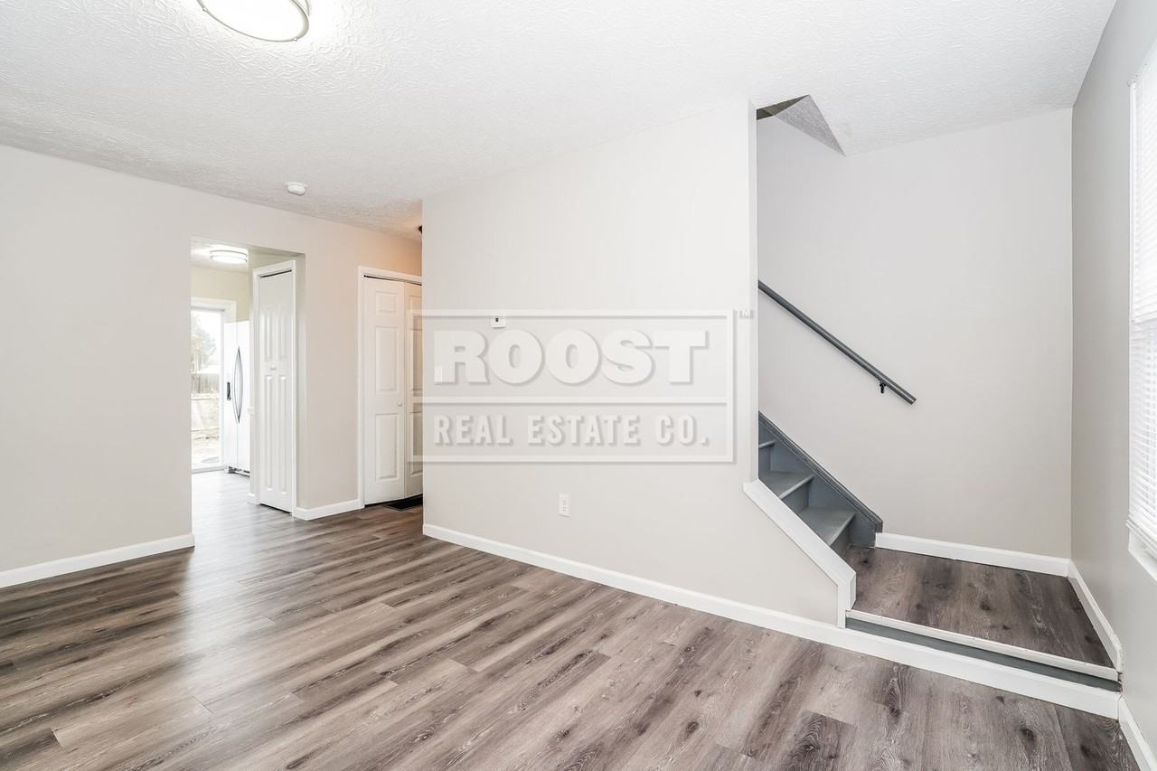 1764 Brookfield Sq N - Photo 3 of 10