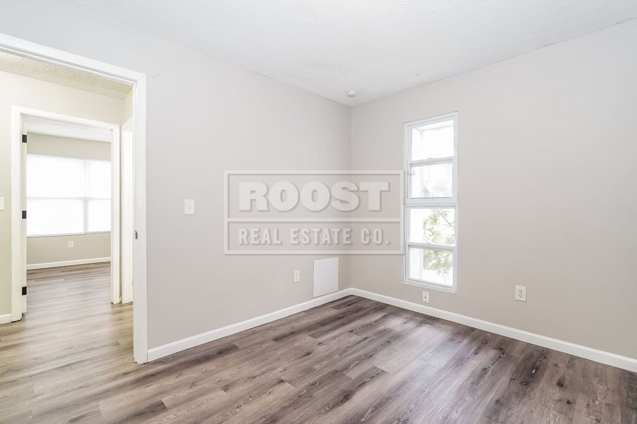 1764 Brookfield Sq N - Photo 5 of 10