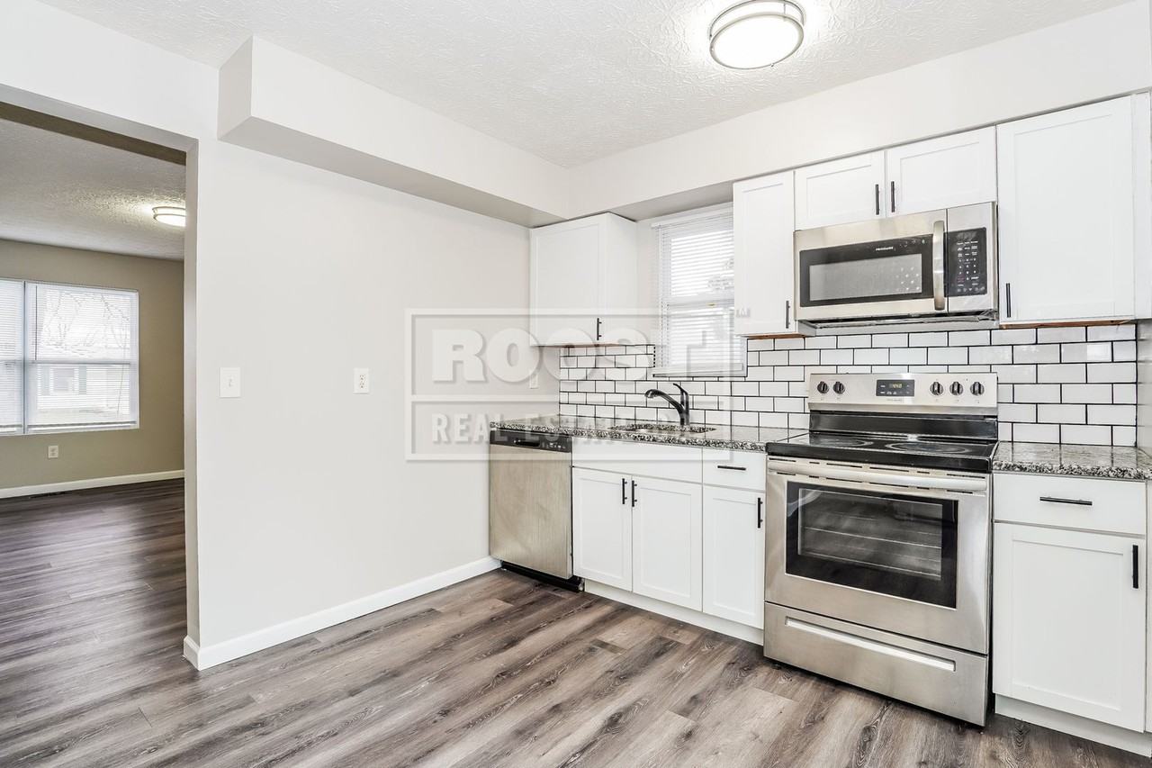 1764 Brookfield Sq N - Photo 6 of 10