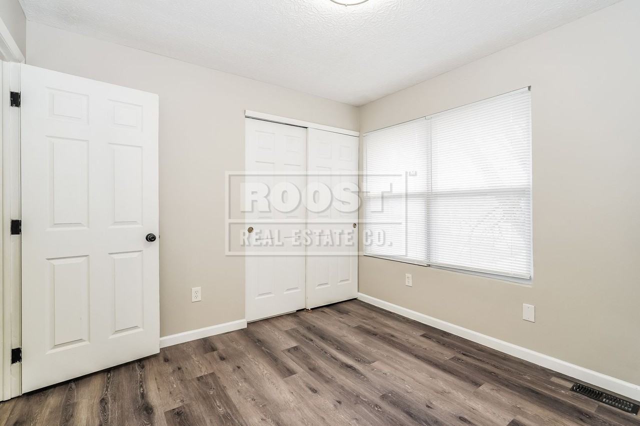 1764 Brookfield Sq N - Photo 7 of 10