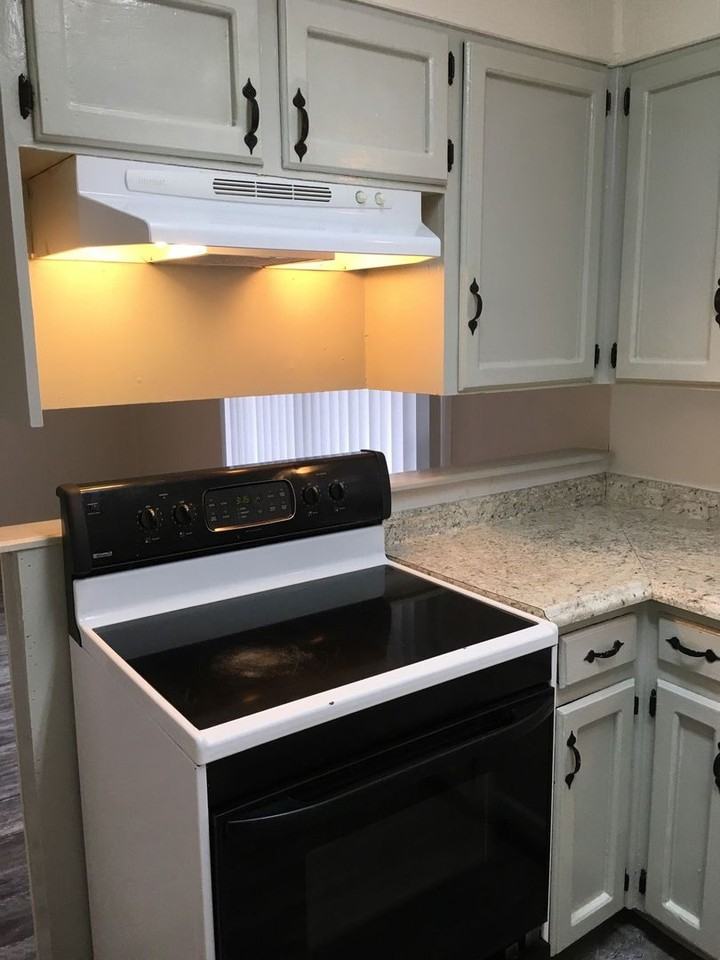 1504 S W S Young Dr - Photo 3 of 19