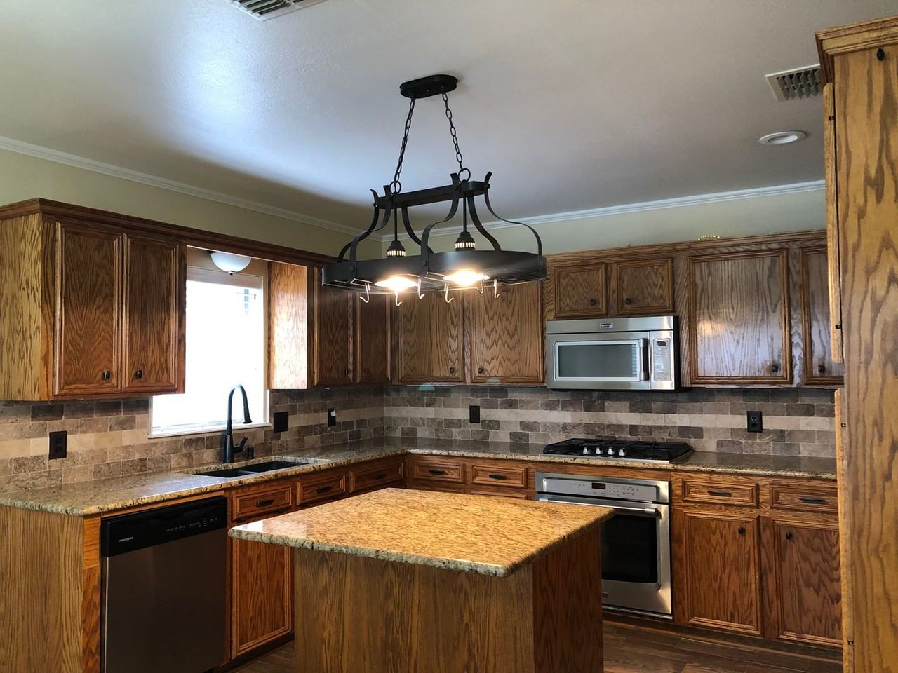 6001 Sandalwood Dr - Photo 4 of 23