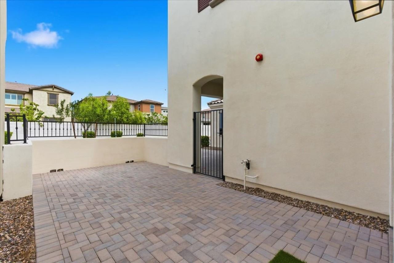 265 E Balsam Dr - Photo 7 of 50