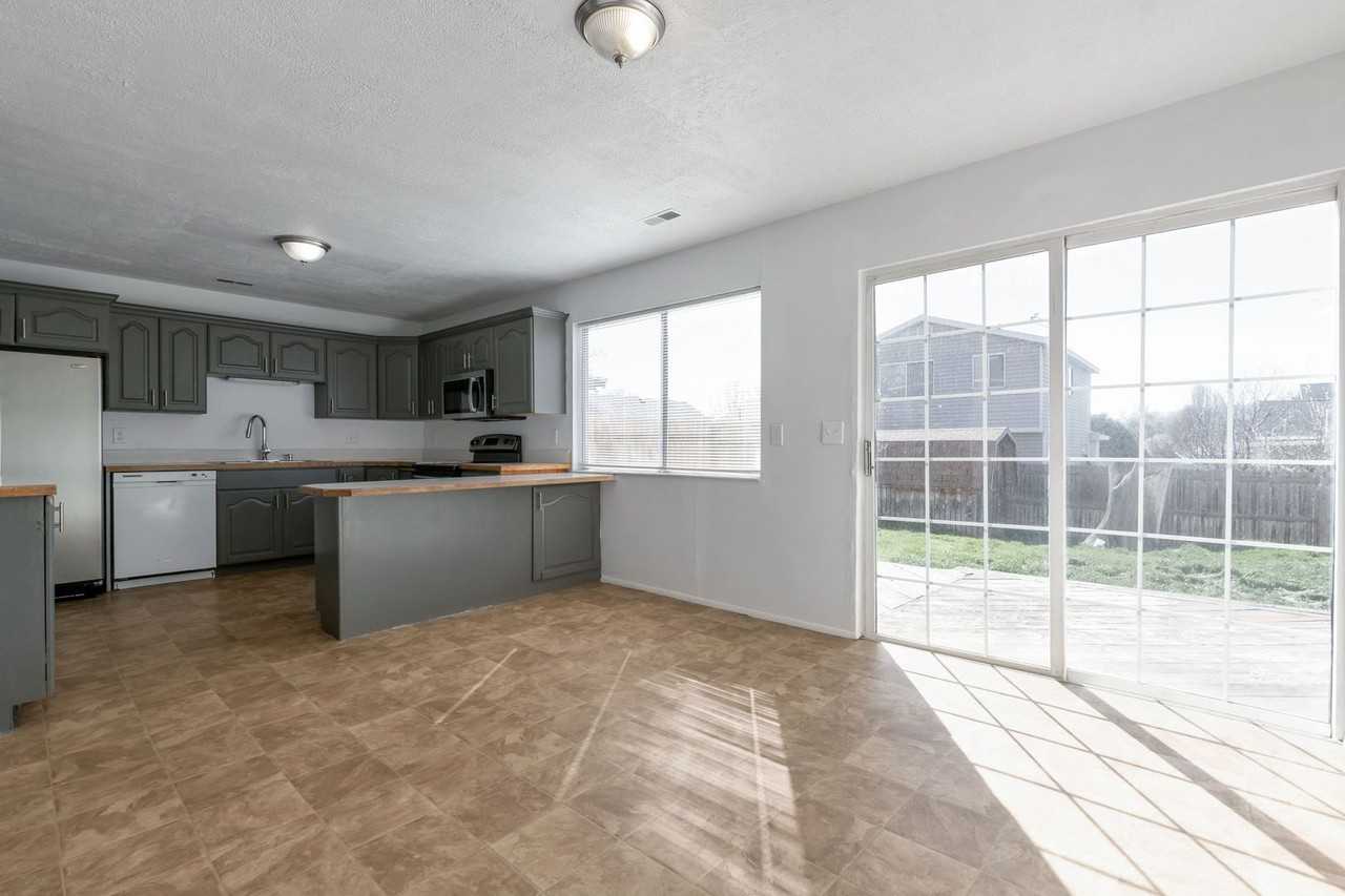 7716 S 415 E - Photo 6 of 16