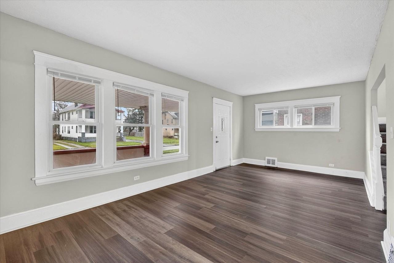 12912 Maplerow Ave - Photo 5 of 25