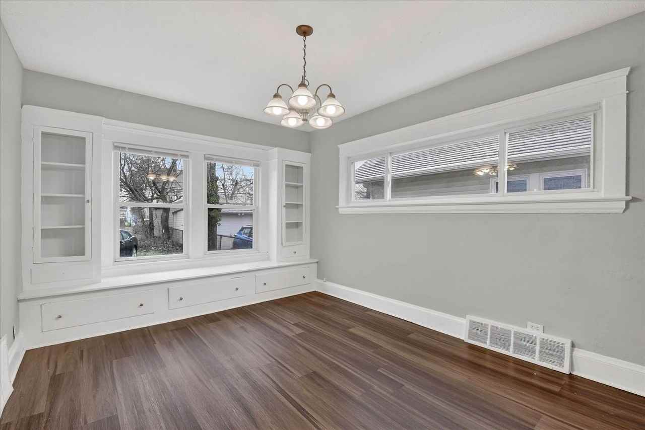 12912 Maplerow Ave - Photo 7 of 25