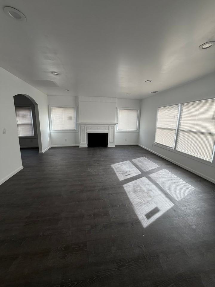 3250 Webb St - Photo 2 of 10