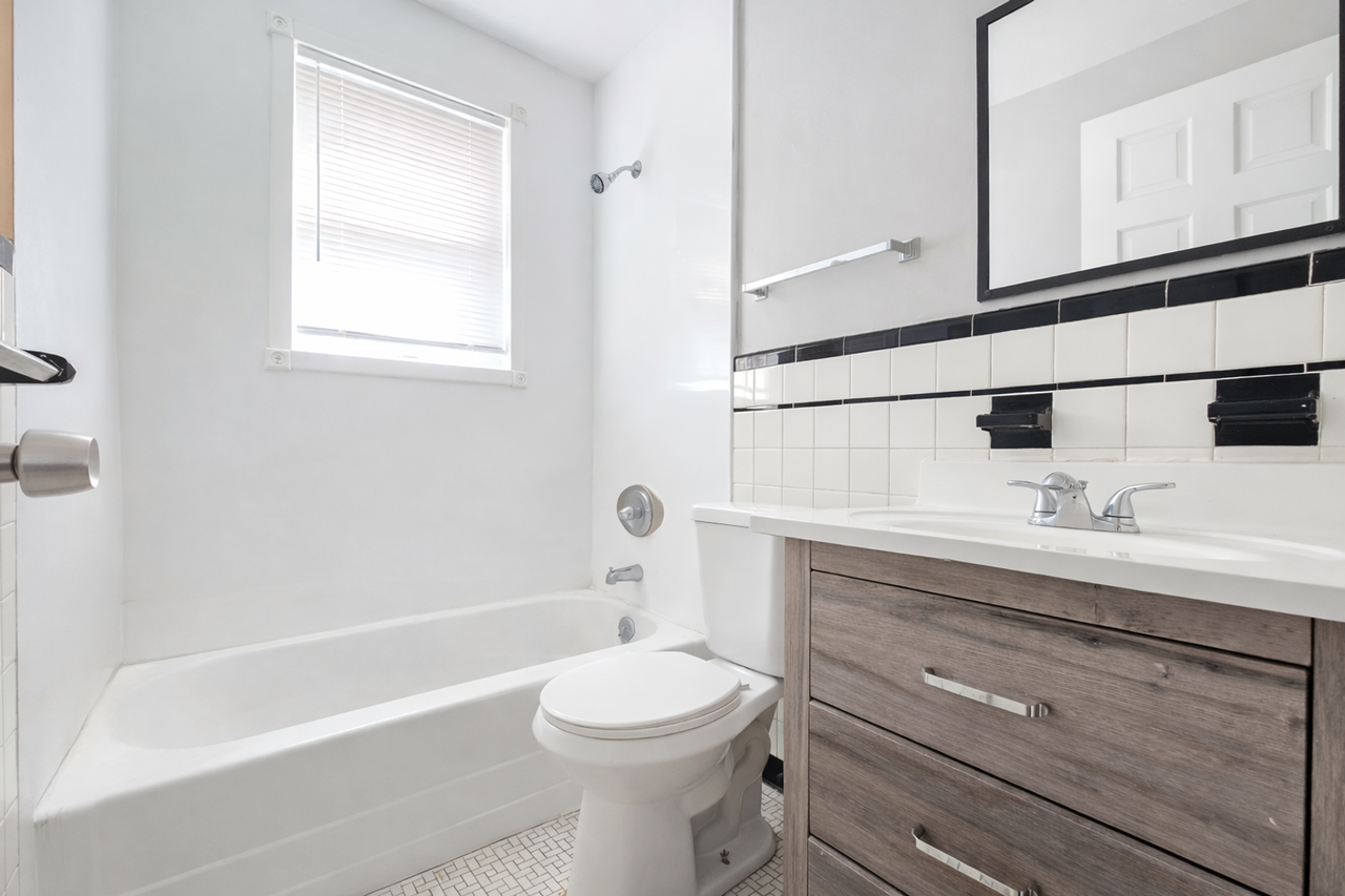 1908 W Market St - Photo 4 of 5