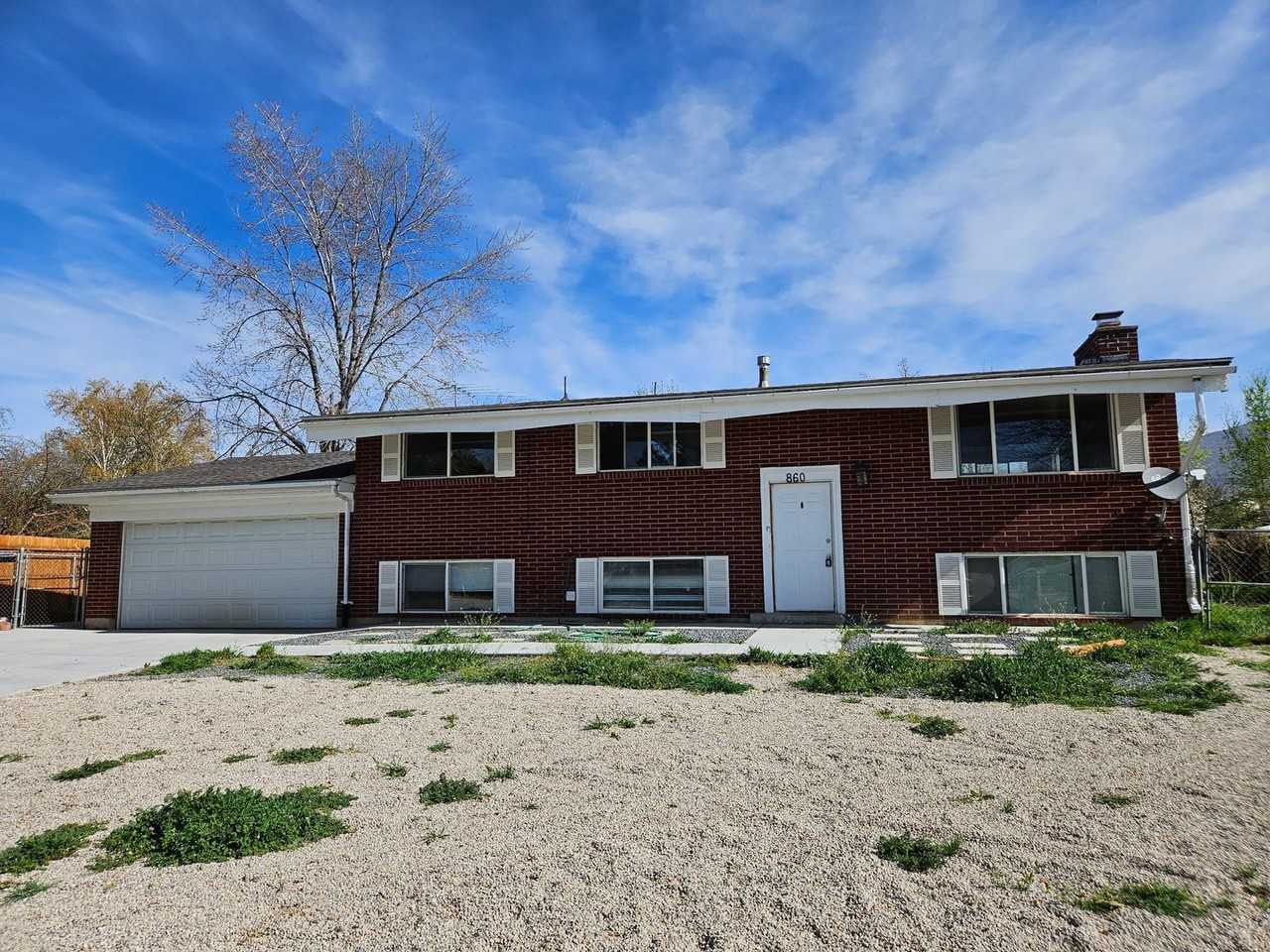 860 Maplewood Cir - Photo 2 of 38