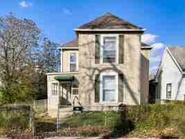 featured image of 1014 E Adams St