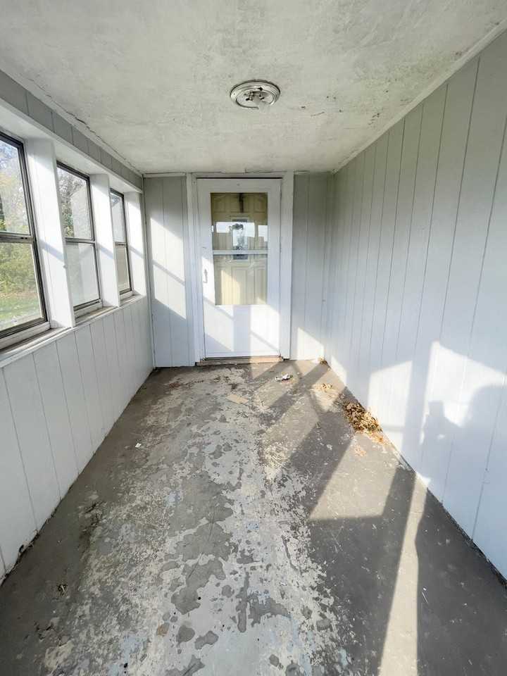 1014 E Adams St - Photo 2 of 13