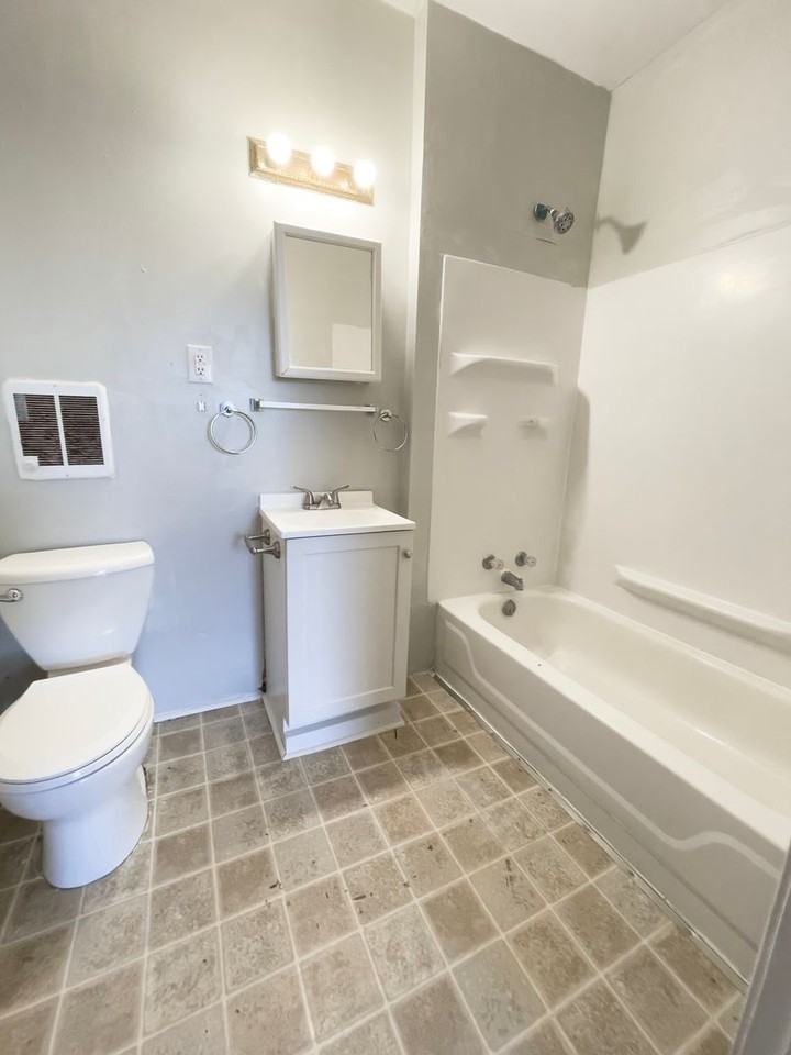 1014 E Adams St - Photo 4 of 13