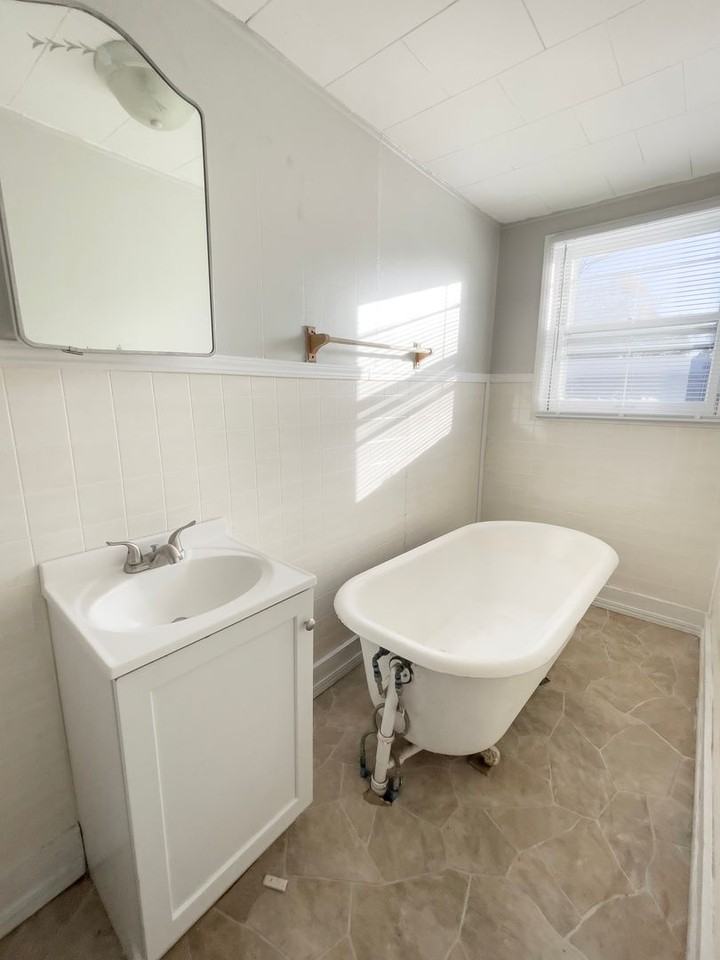 1014 E Adams St - Photo 6 of 13