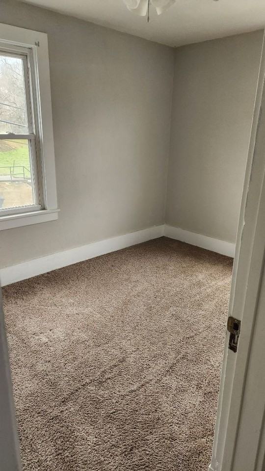 910 Scott Ave - Photo 4 of 6