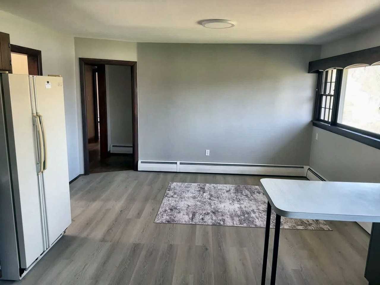 1045 S Pitt St - Photo 6 of 12