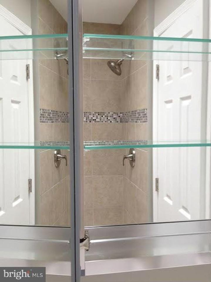 111 Upmanor Rd - Photo 6 of 34