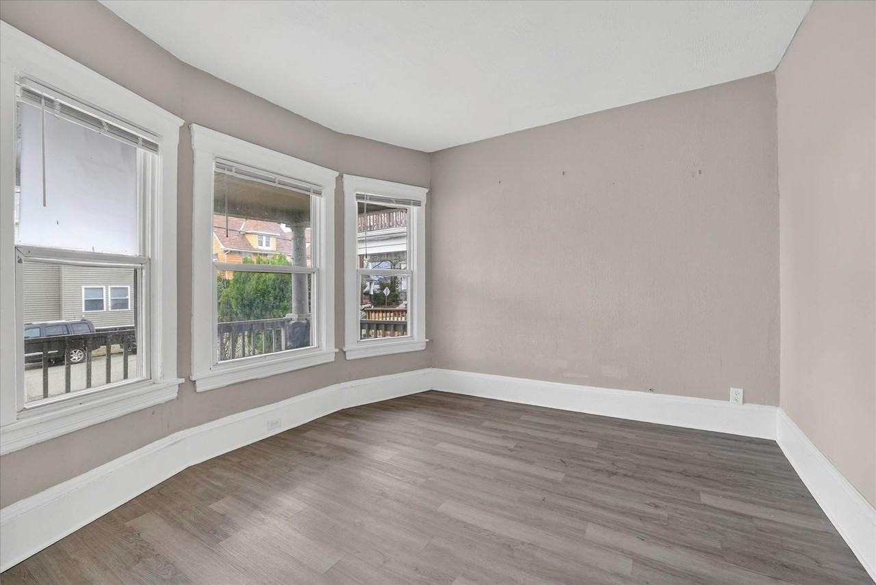 11404 Orville Ave - Photo 5 of 36