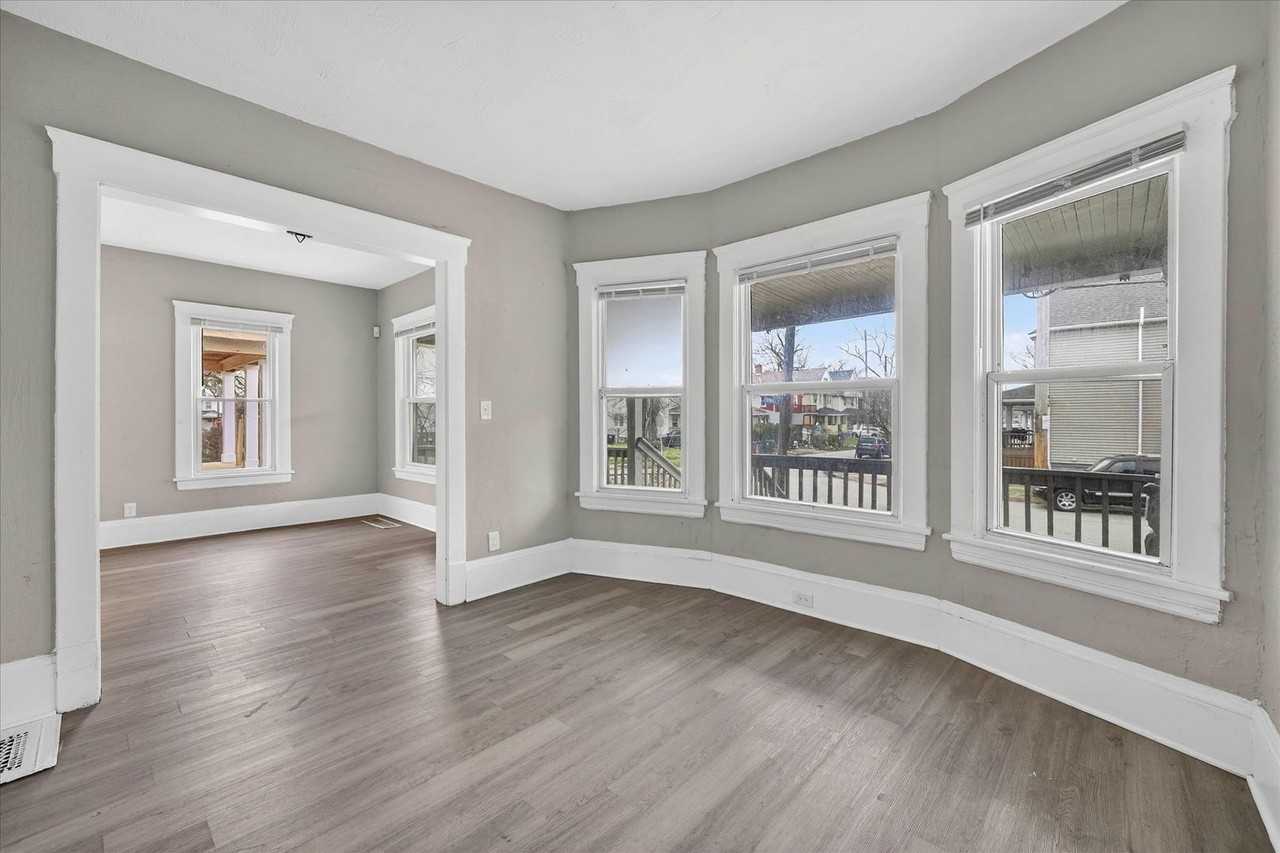 11404 Orville Ave - Photo 6 of 36