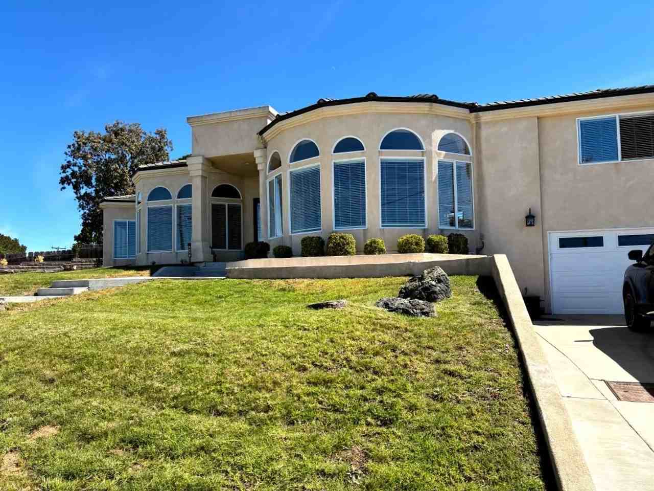 830 N 6th St - Photo 2 of 25