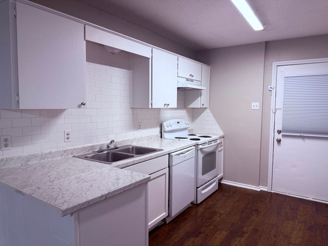 2400 Alexander Ave - Photo 3 of 7