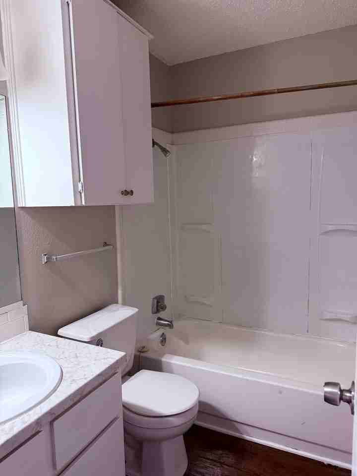 2400 Alexander Ave - Photo 6 of 7