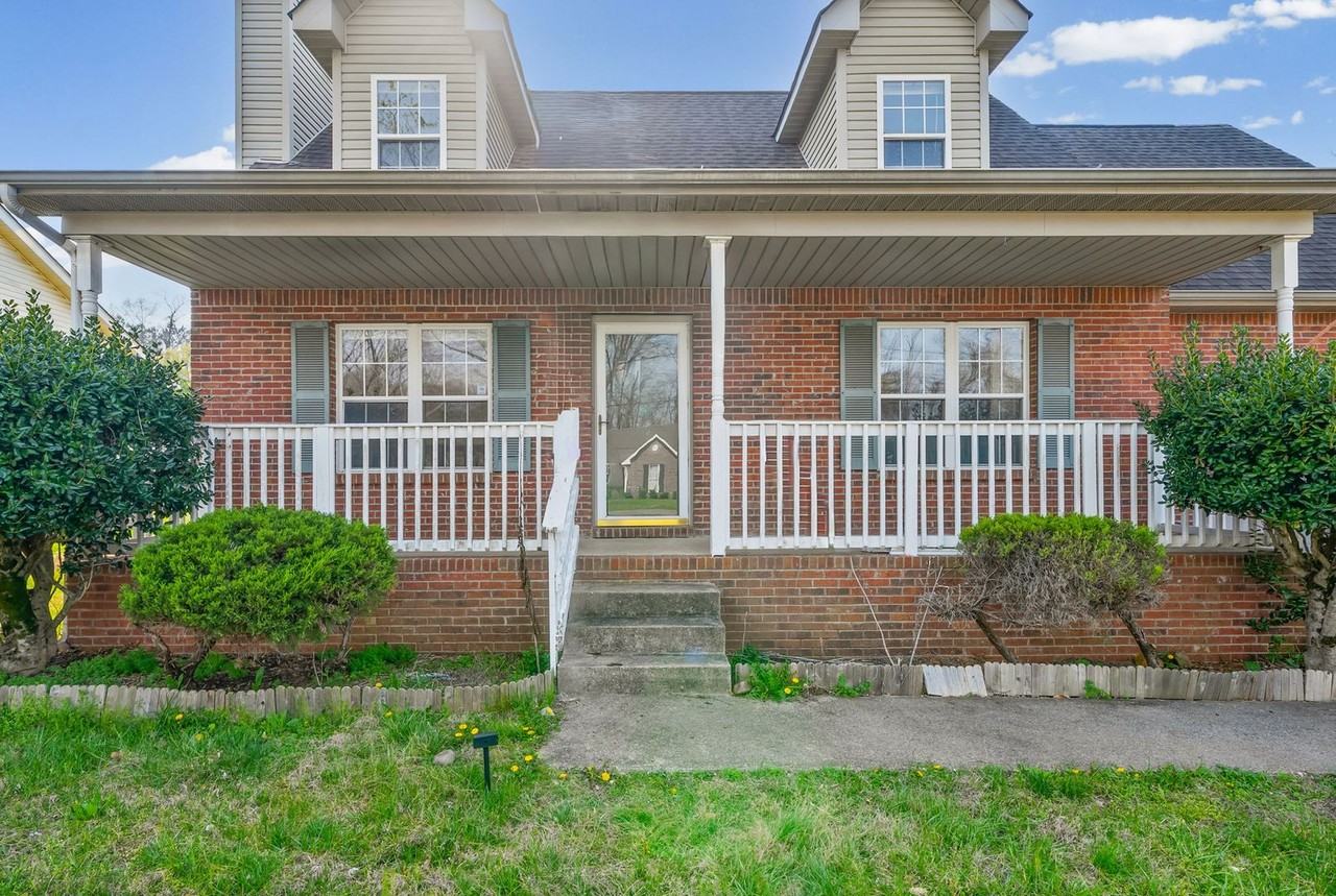 382 Brook Mead Dr - Photo 3 of 28