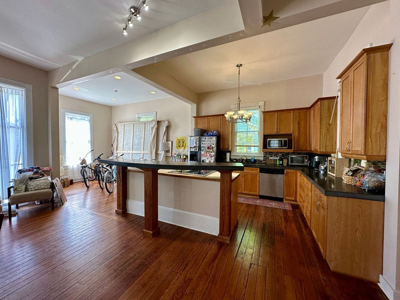 1119 Habersham St - Photo 7 of 34