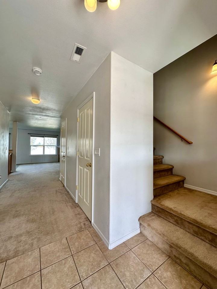 2895 Sw Indian Ave - Photo 2 of 20