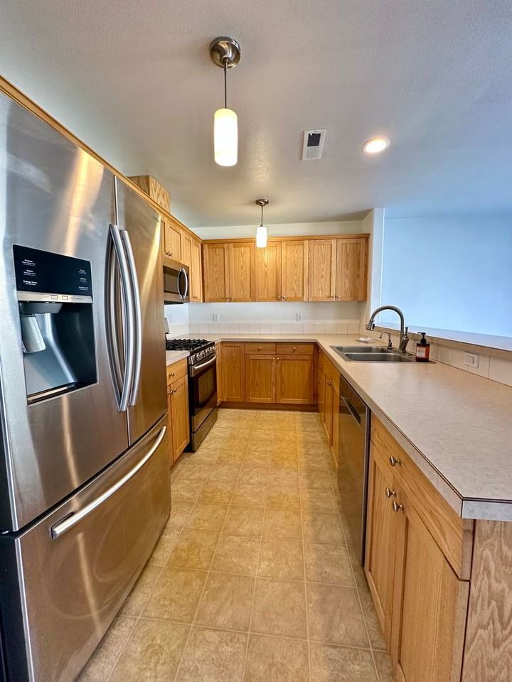 2895 Sw Indian Ave - Photo 3 of 20