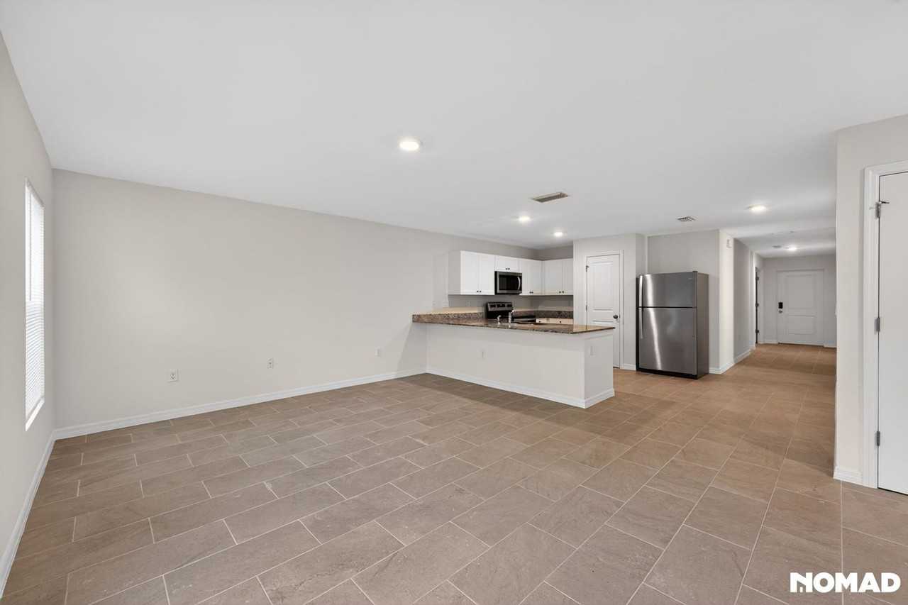 18118 Sullivan Ave - Photo 3 of 32