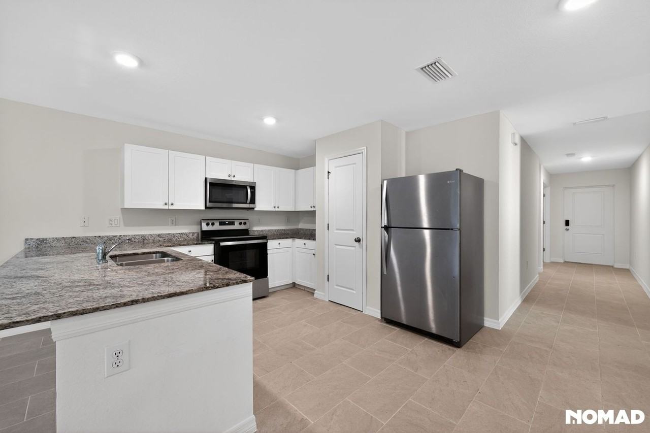 18118 Sullivan Ave - Photo 5 of 32