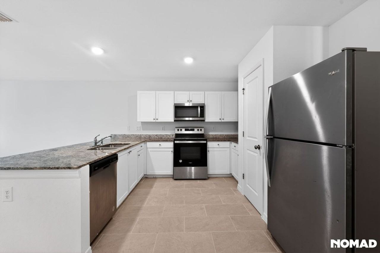 18118 Sullivan Ave - Photo 6 of 32