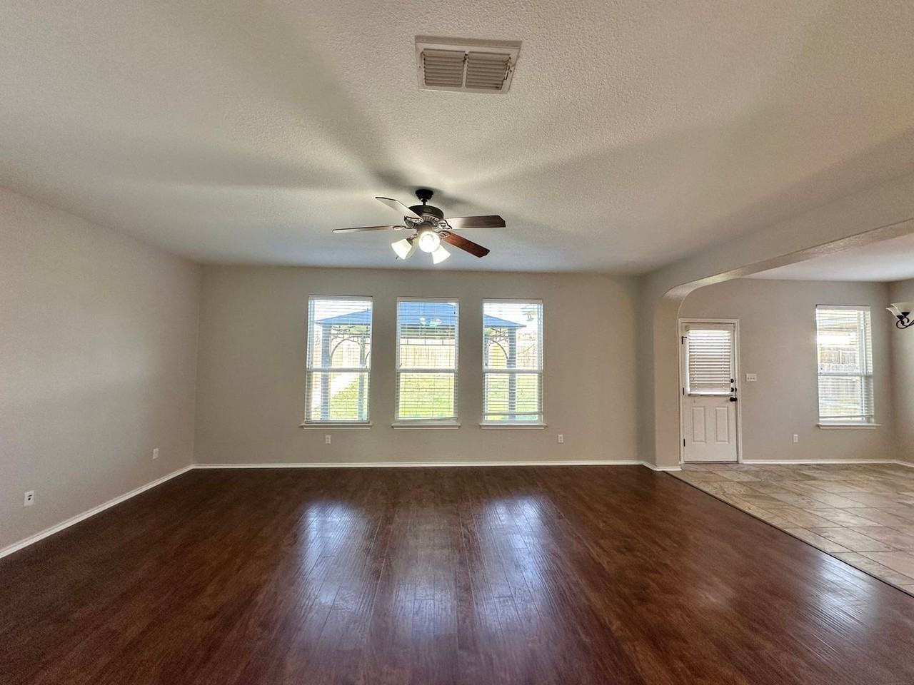 3405 Rusack Dr - Photo 4 of 38