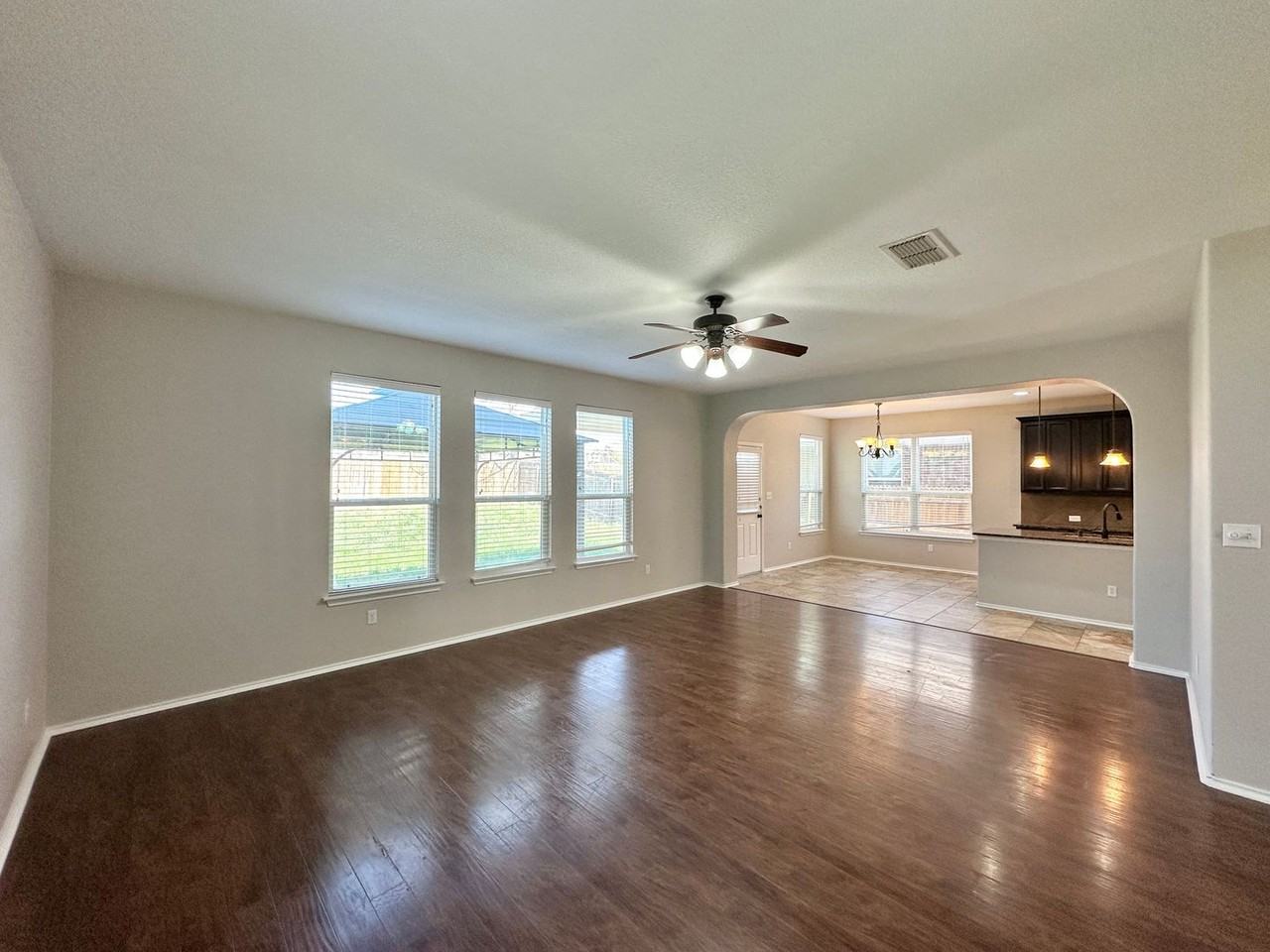 3405 Rusack Dr - Photo 6 of 38