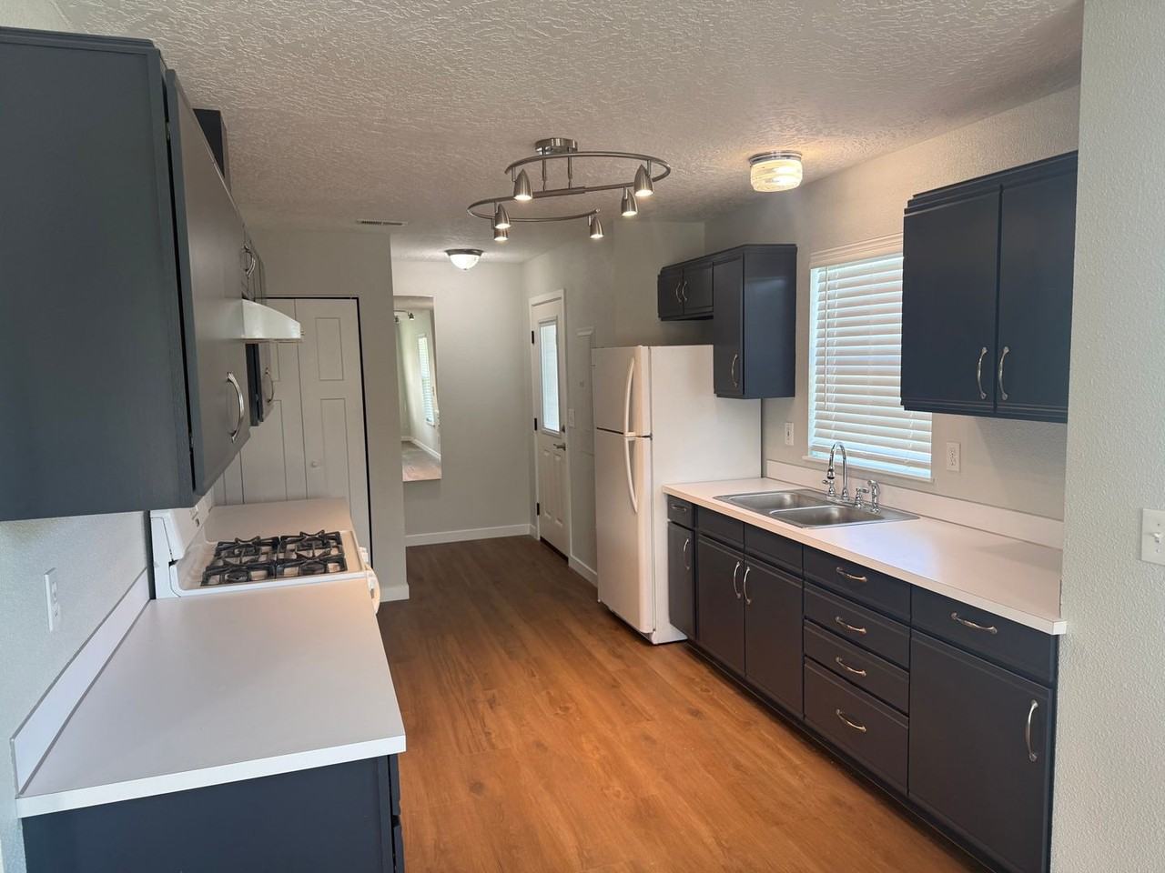 119 N 29th Pl - Photo 5 of 12