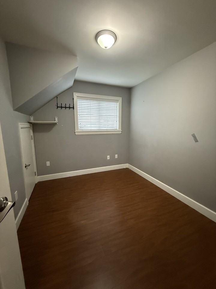 16 Gilmore Avenue - Photo 5 of 11