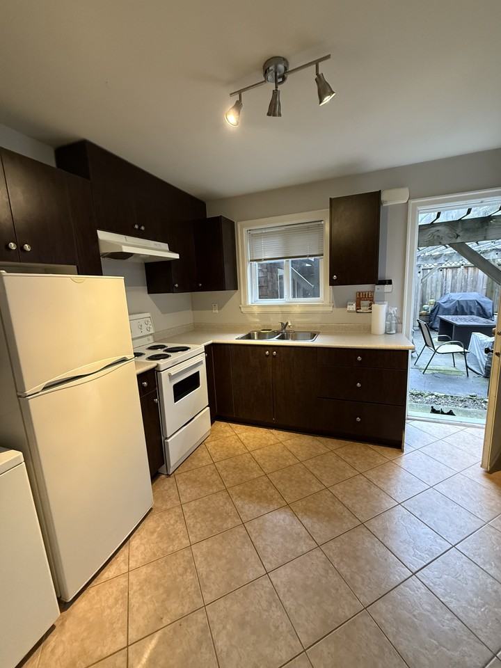 16 Gilmore Avenue - Photo 6 of 11