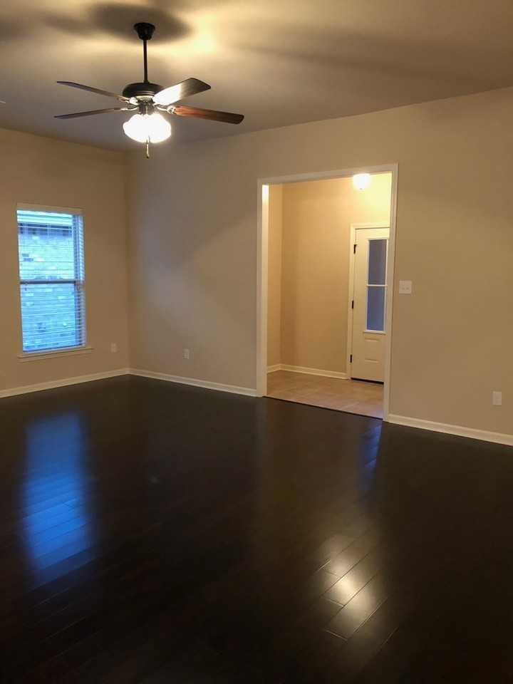 1040 Deer Pass Dr - Photo 5 of 19