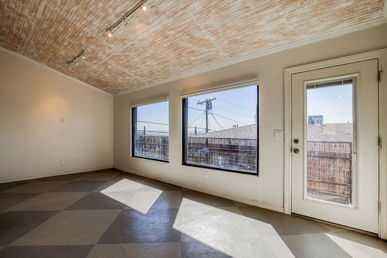 1606 N Stanton St - Photo 3 of 8