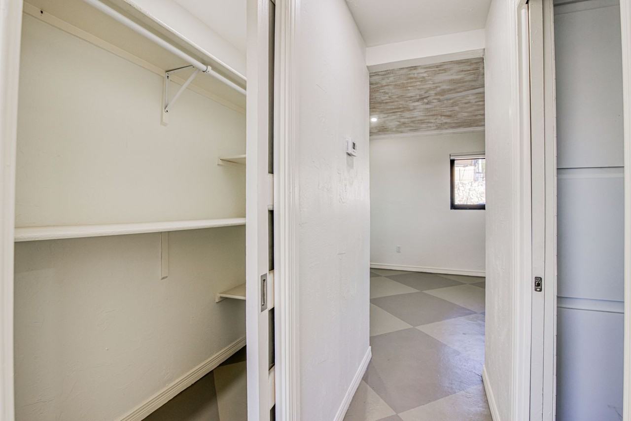 1606 N Stanton St - Photo 4 of 8