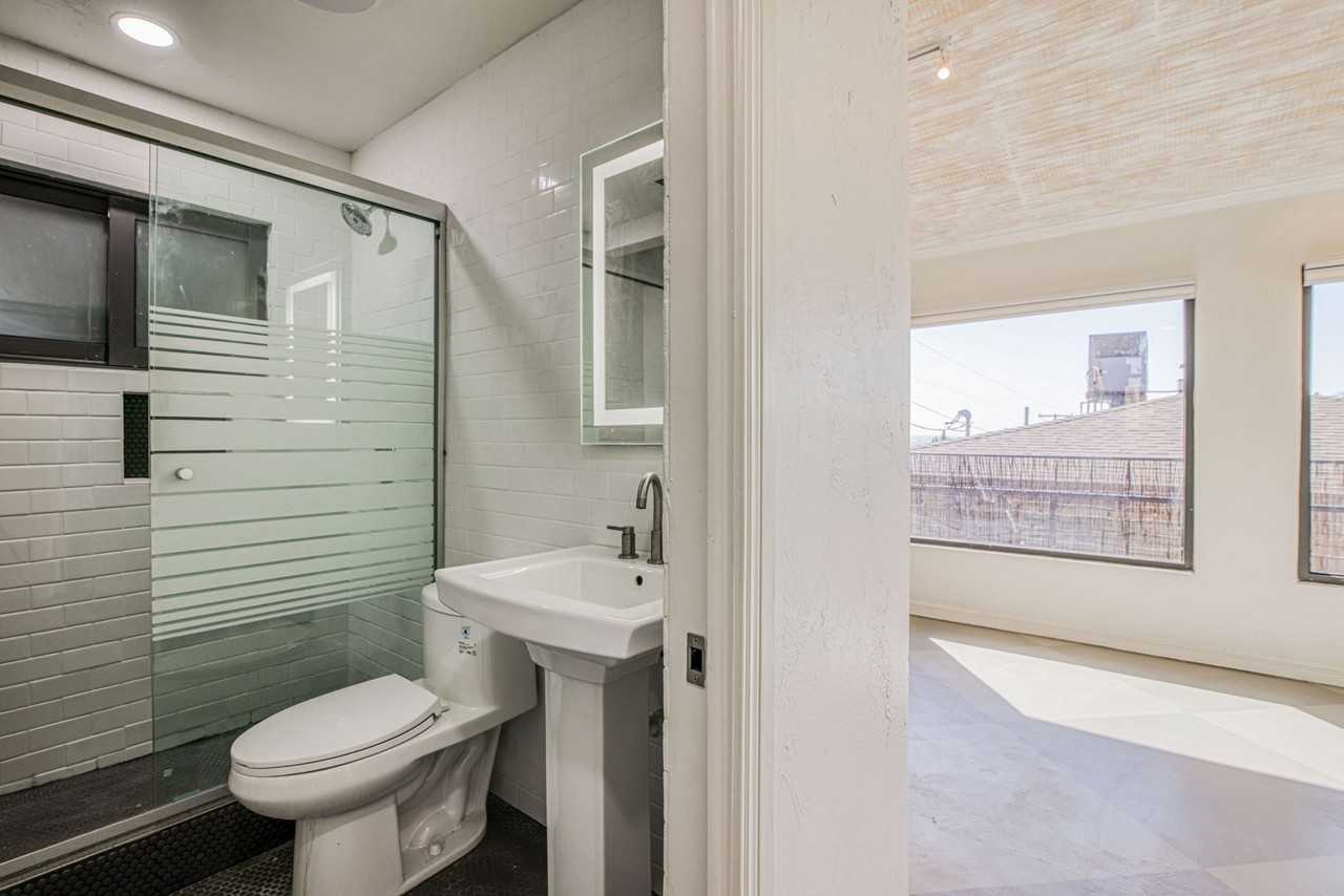 1606 N Stanton St - Photo 5 of 8